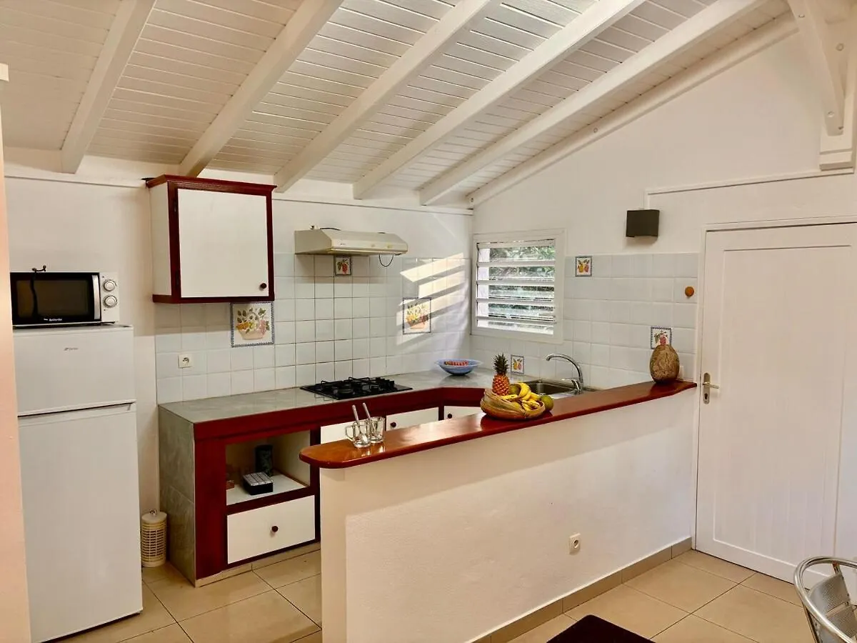 Superbe Appartement Vue Mer デエエ 0*,  グアドループ